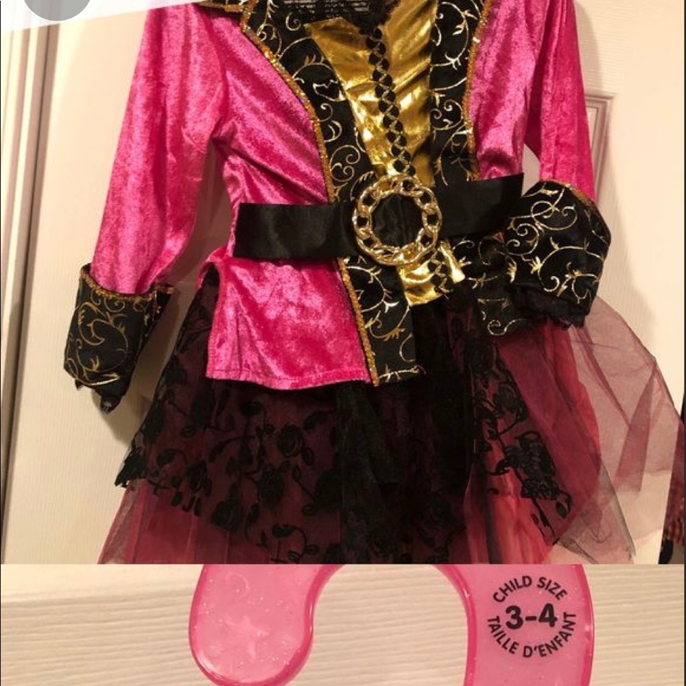 Adorable Girls pirate Costume size 3t 4t